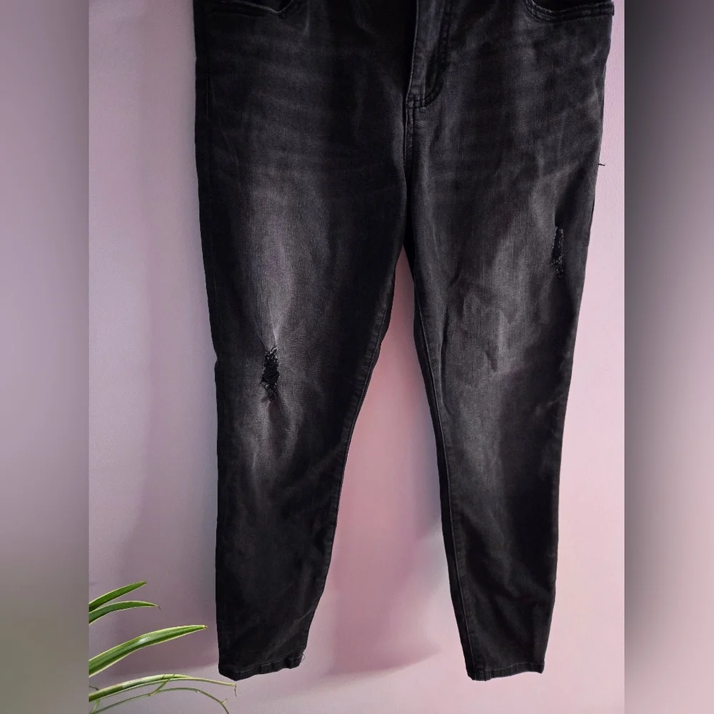 ​Kut from the Kloth Mia Toothpick Skinny Jeans – Distressed Black sz 6 - Picture 5 of 15